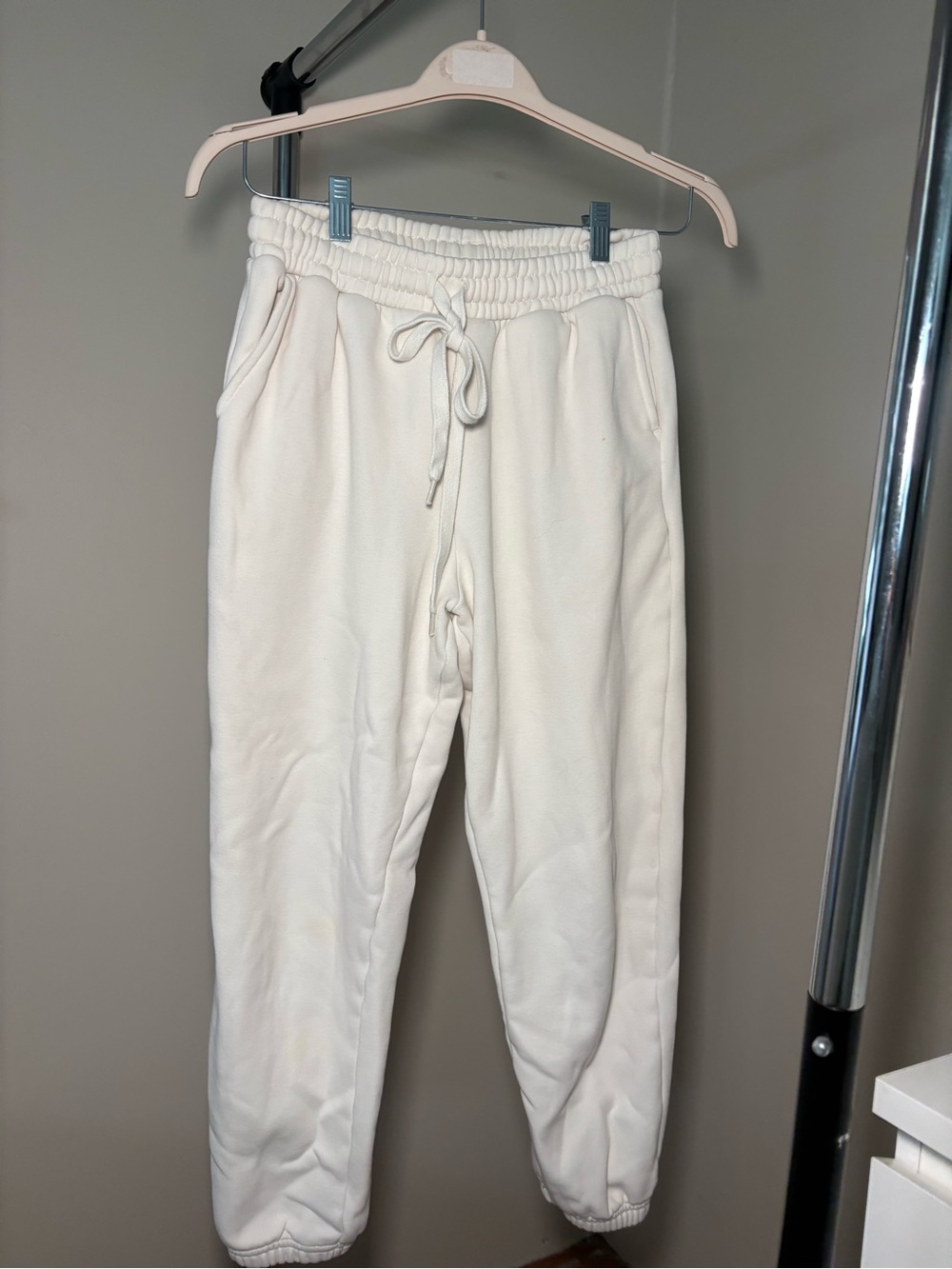 Fabletics Women’s Cream Drawcord Joggers